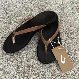NWT OluKai Leather Sandals